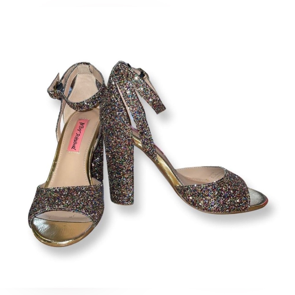 EUC- Betsey Johnson Glissten Block Heels